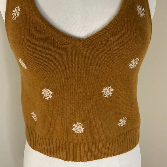 Madewell Floral-Embroidered V-Neck Sweater Tank in the color Acorn 55% Wool SZ S - Picture 5 of 7
